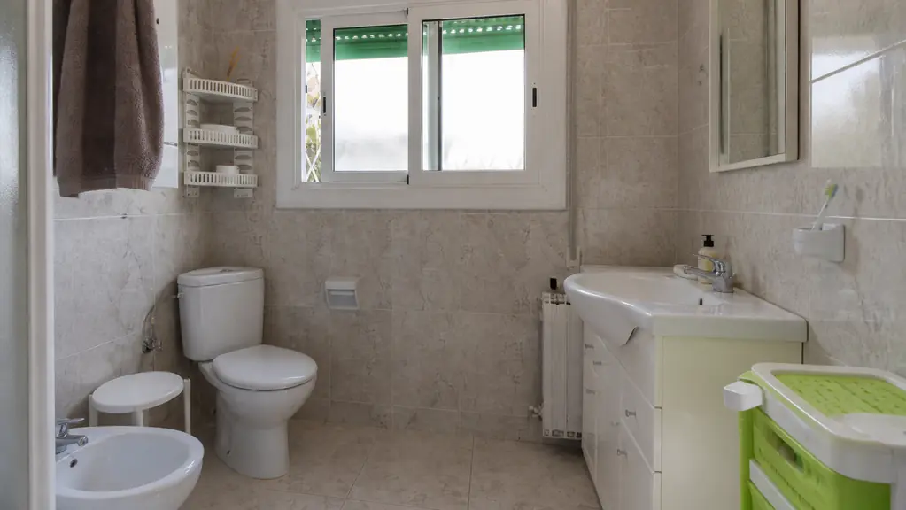 Foto original de un baño antes de la reforma